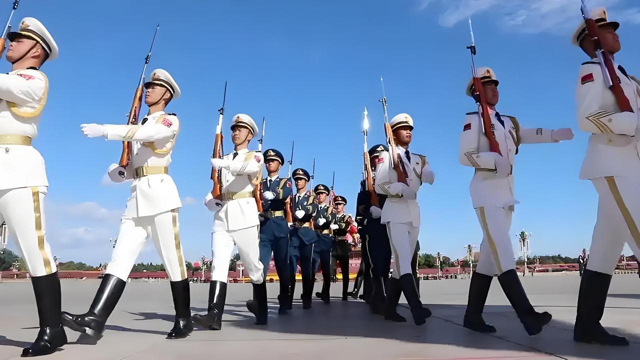 我觉得，今年最忙的应该是外交部礼宾司的工作人员了，还有三军仪仗队的战士们。因为今