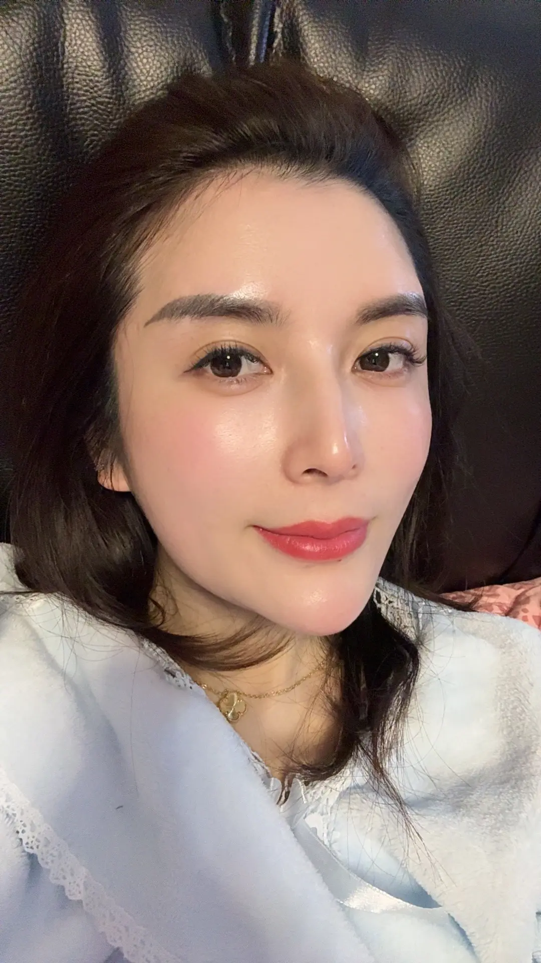 女人最好的状态，钱可以自己挣，喜欢的东西可以自己买，想旅游说走就走