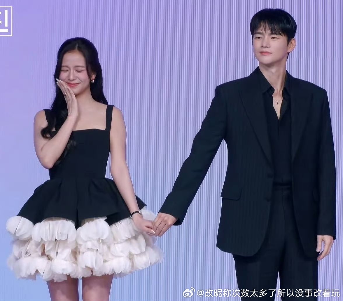 这男的脖子肩膀发型也太“韩漫男”了