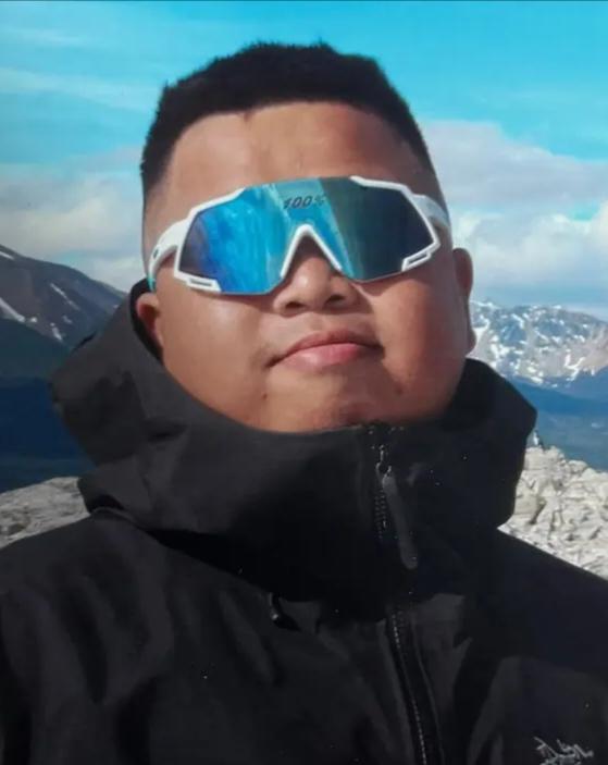 蓝战非这是遭人嫉妒了。
一个矮矮的、胖胖的、长得跟丑无限接近的人，粉丝那么多，流