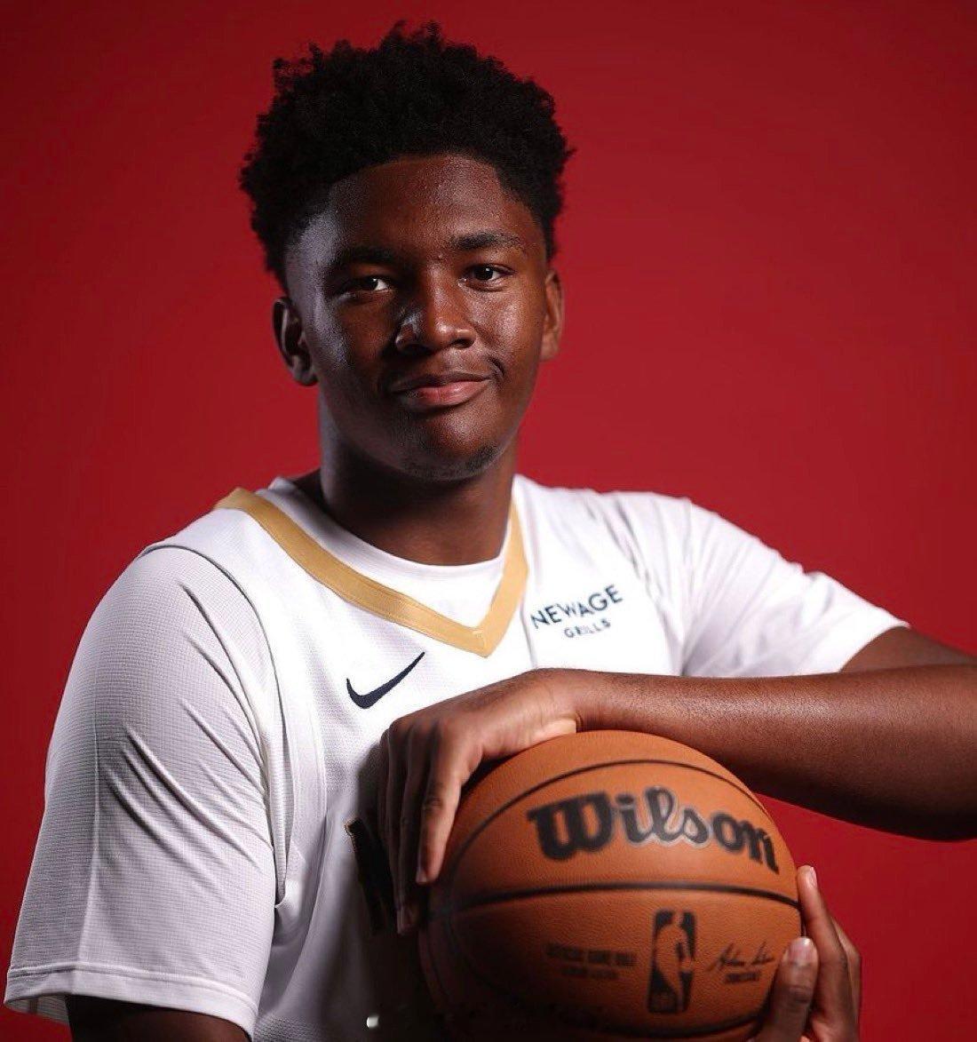 据John Hollinger报道，鹈鹕在与老鹰进行交易、换回2025年选秀大会