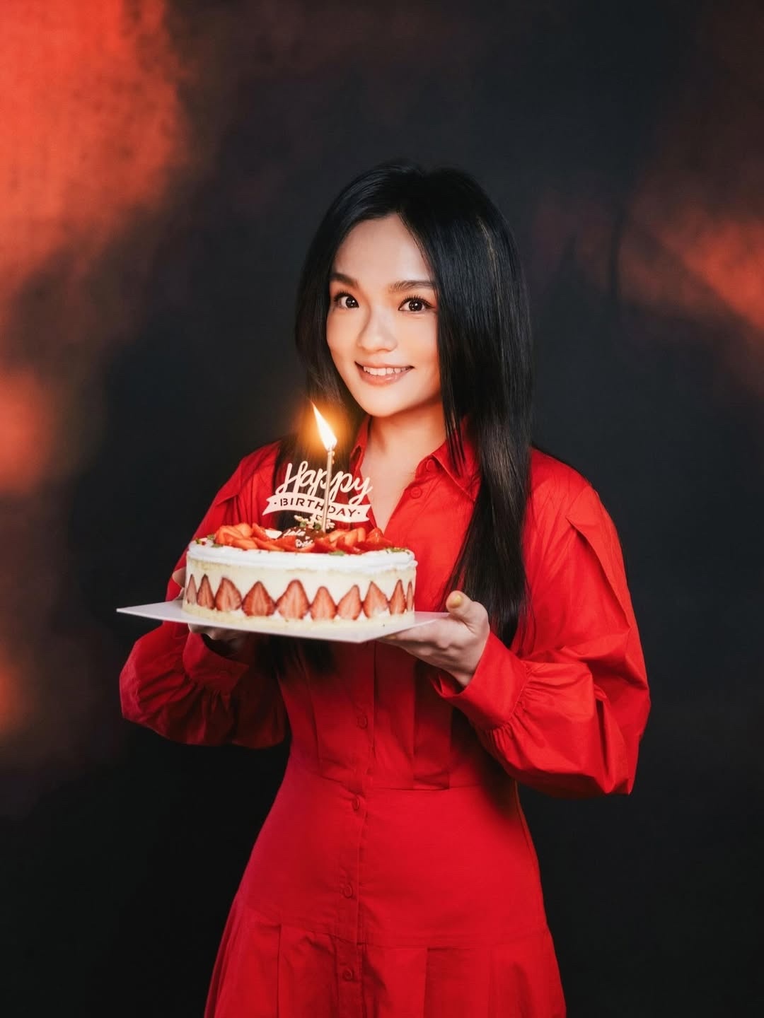 昨天过生日的徐佳莹表示明年将会推出新专辑 