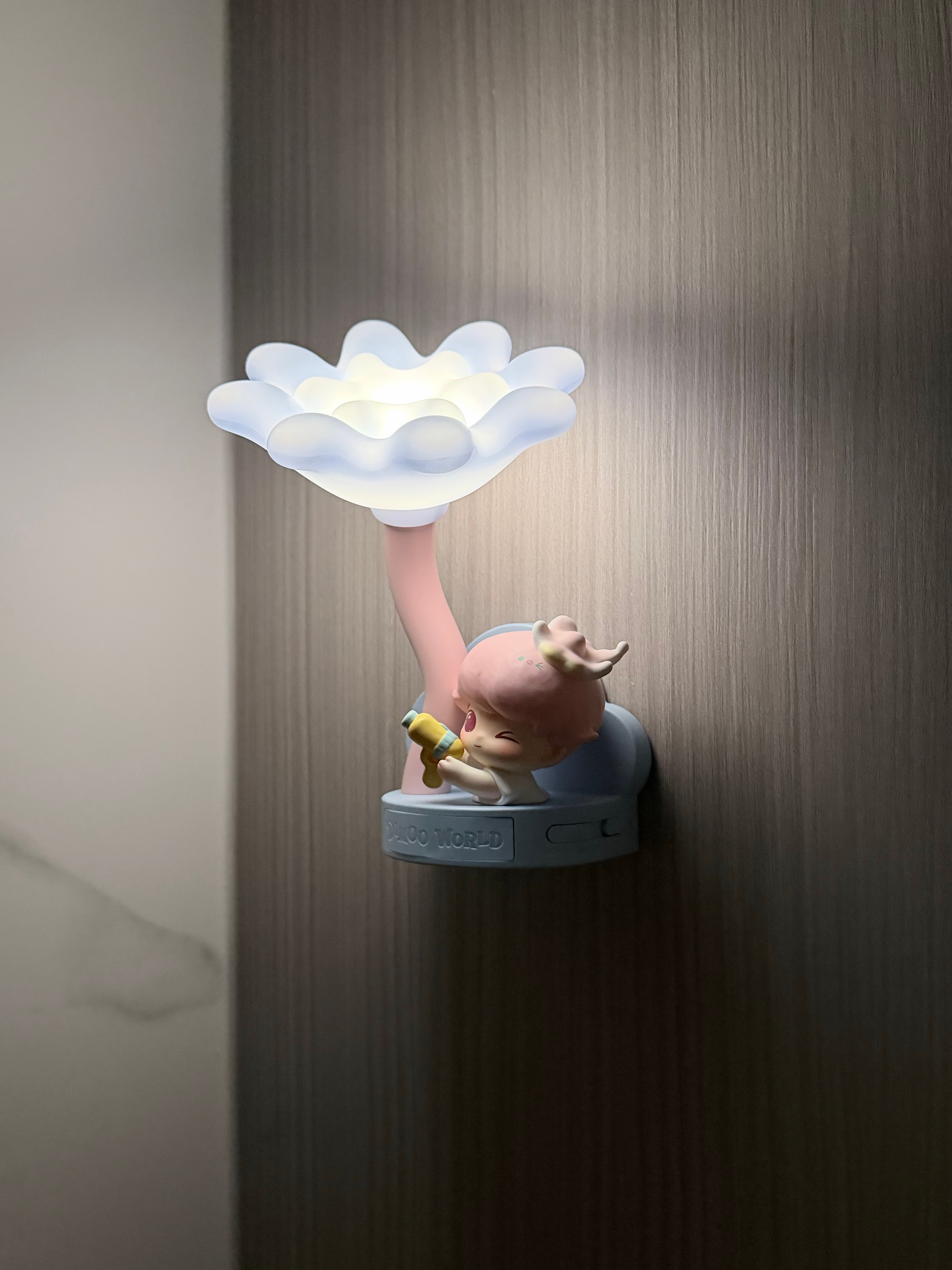 抽了两个dimoo小夜灯 太可爱了 dimoo的 在家里感应会亮 超可爱哈哈哈 