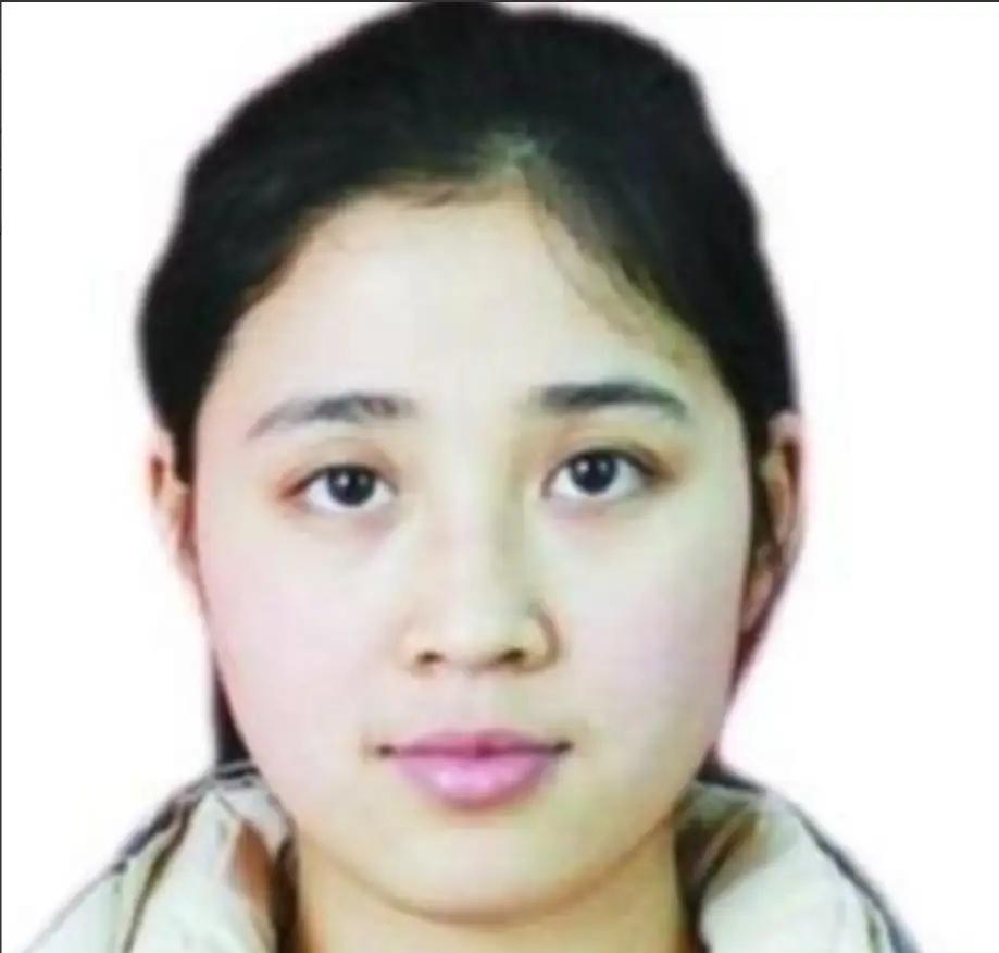 1990年,重庆36岁光棍捡到了一个女婴,不舍吃不舍喝将女孩养大,谁知,养女成年