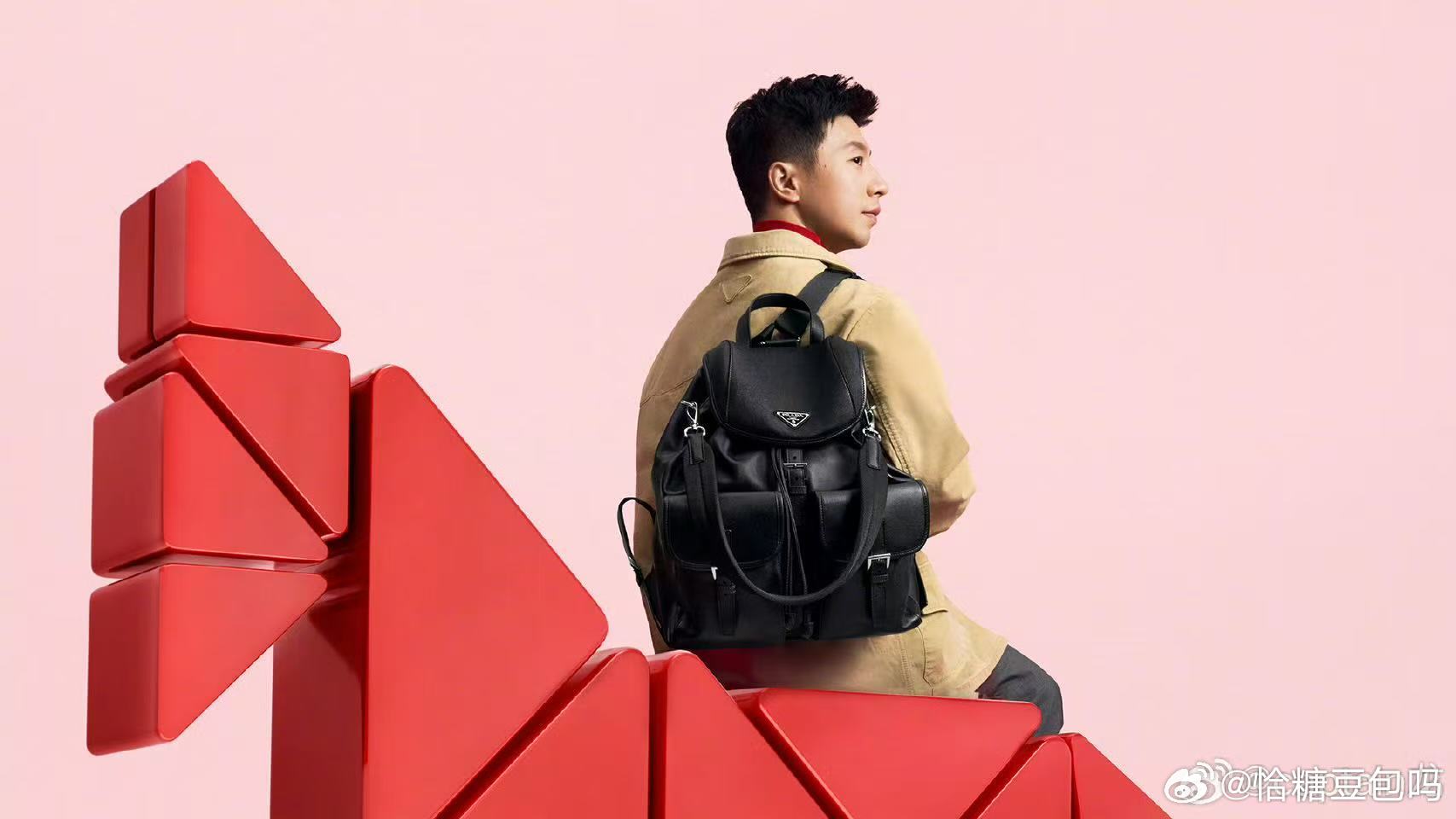 马龙时尚芭莎封面 每一次看到马龙的信息，我的心情都像过山车一样起伏，期待他在时尚