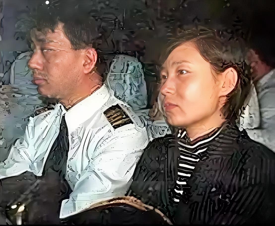1998年，国航机长袁斌只因为不满分房制度，携带着妻子，驾驶载有95名乘客的飞机
