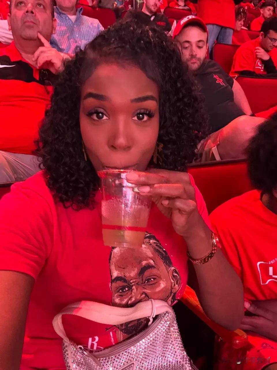 伊森母亲发推嘲笑勇士被绝杀:追梦，你确定你们是争冠球队？
勇士98-99客场被7