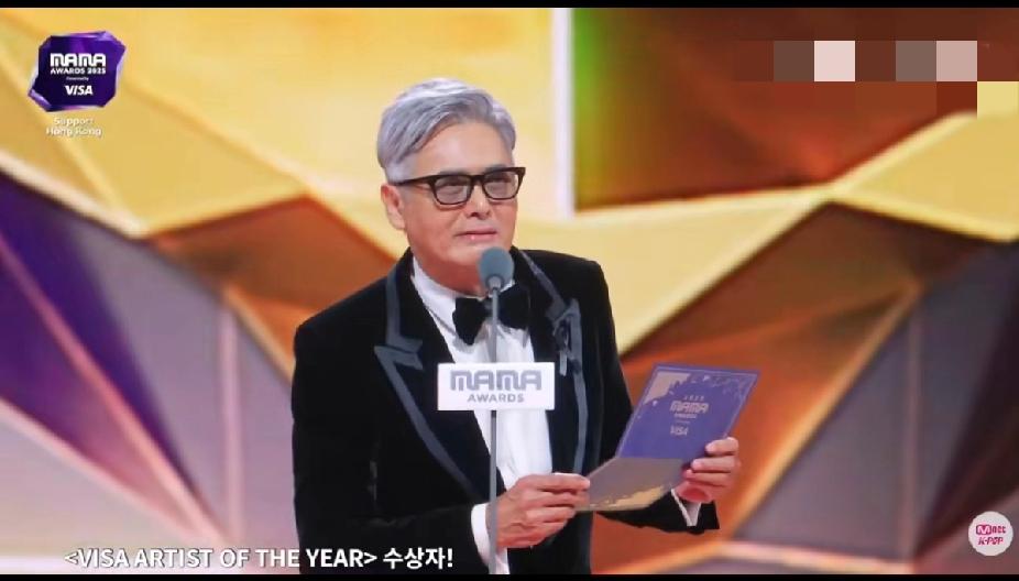 破防了！70岁周润发为权志龙颁奖，十年复刻名场面哭翻全网
 
谁能想到2025年