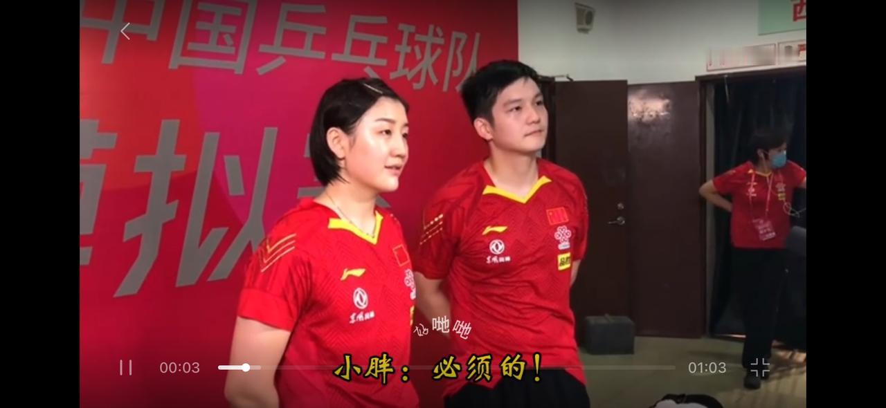 看着嘻嘻笑，就是很好的姐弟俩，那个时候真好，没有什么烦恼吧，把比赛打好就行了，其