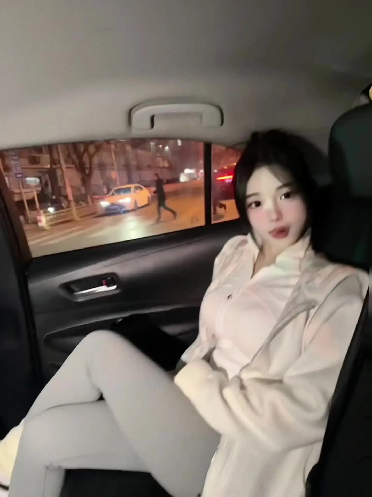 2025年目标 ：谈个敖丙的爹 ，买个哪吒的手镯 ，拥有申公豹同款的腰...