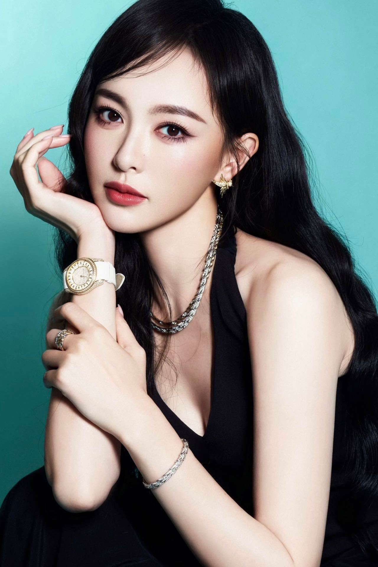 唐嫣好高贵的黑天鹅这组路透我已经保存相册！唐嫣黑裙造型矜贵大气，生图质感绝，清冷