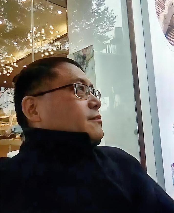 我离异单身63岁，不用可怜我。

一个人生活10多年了，已经习惯了，身边虽没有女