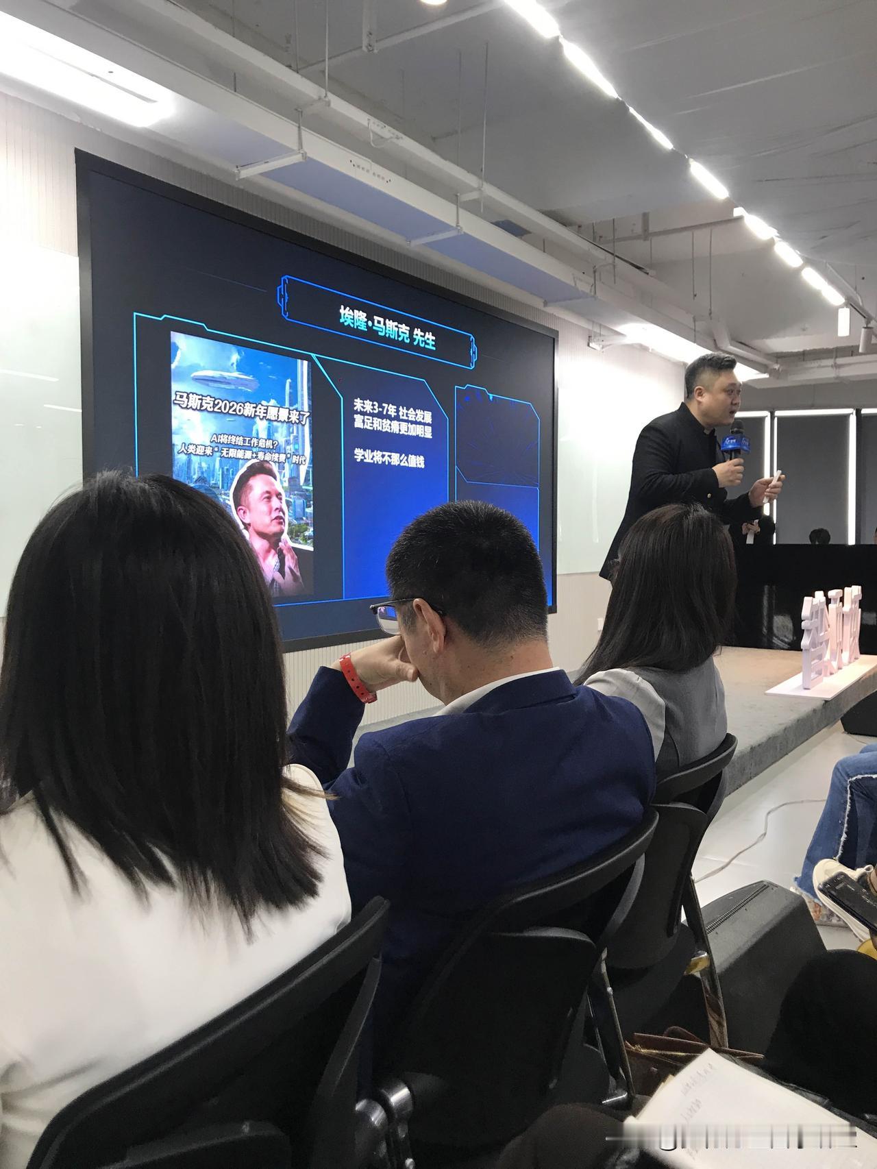 你认为AI会取代人类吗？ai智能分身，每个人都想好看，分身出来的结果，都是美美的