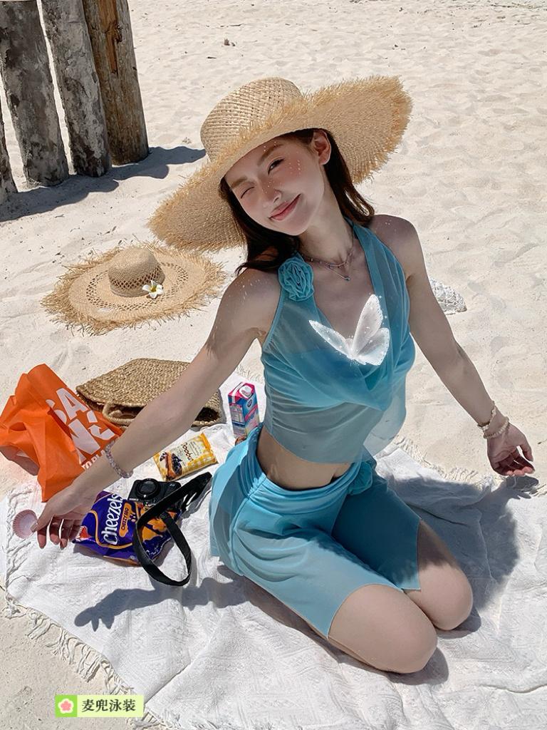 谁懂啊！湖蓝色泳衣显白到发光✨肉肉女生泳衣推荐 游泳衣分体好还是连体好 去三亚穿