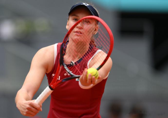 莱巴金娜经过一番波折拿下第二盘，大比分和鲁塞战平1:1。状态回升，适应场地，莱巴