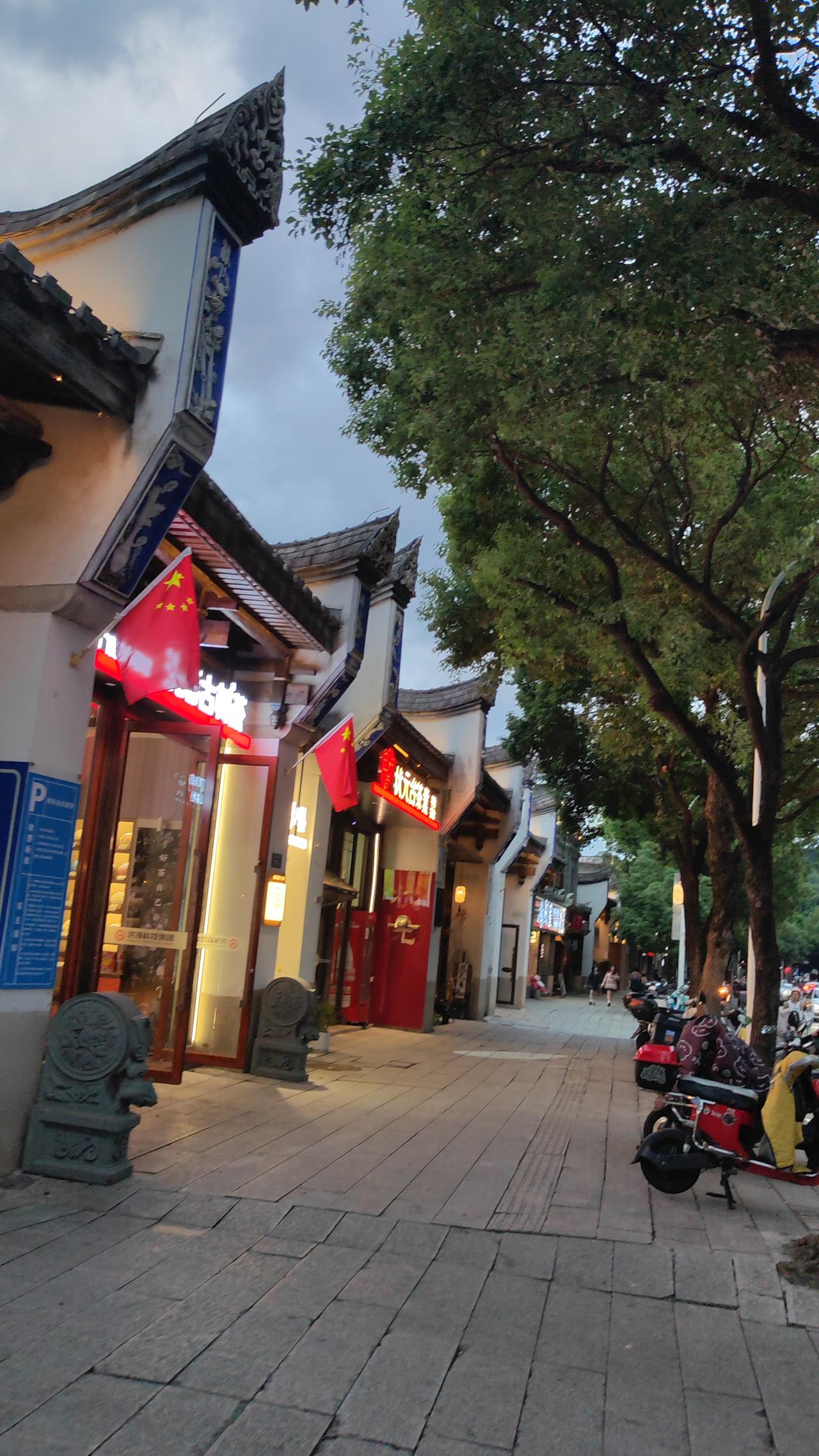 【冷空气又来福建了】

受冷空气影响，28日晚到29日早晨，福建西部、北部地区夜