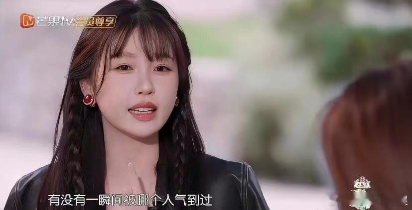 虞书欣离开了她的网红妆是不是看得更有气质了？ ​​​