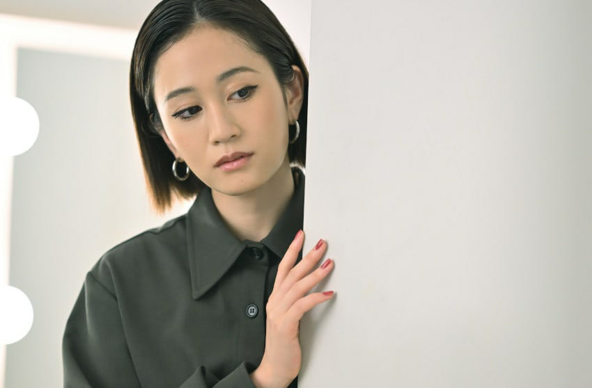 日娱新闻前田敦子前田敦子 杂志《FRaU》采访美图。 