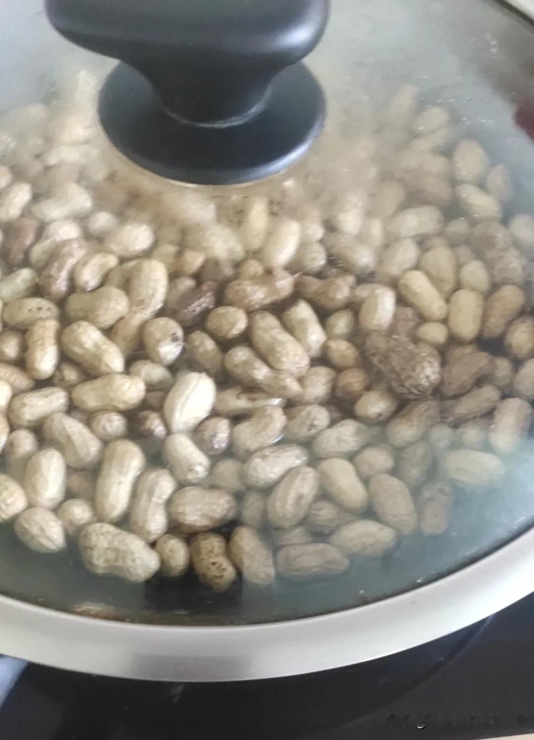 我同学她老公没工作，去应聘了一份保险销售的工作，培训学习半个月后，回来给自己老婆