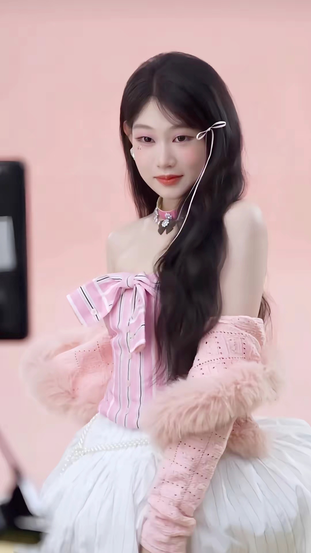 大家都说跨年晚会上沈佳润翻车这么严重，以后没人请她了。我觉得倒不会，她还有一首代