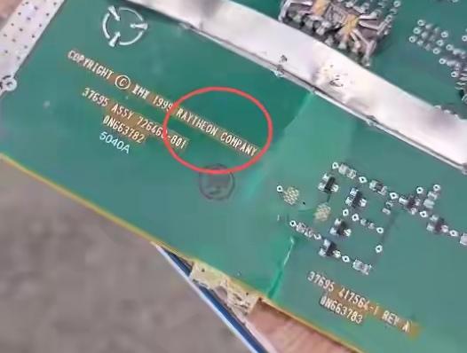 美国现在不承认也不行了，伊朗已经把证据甩了出来，导弹残片上的信息显示的确是美国制