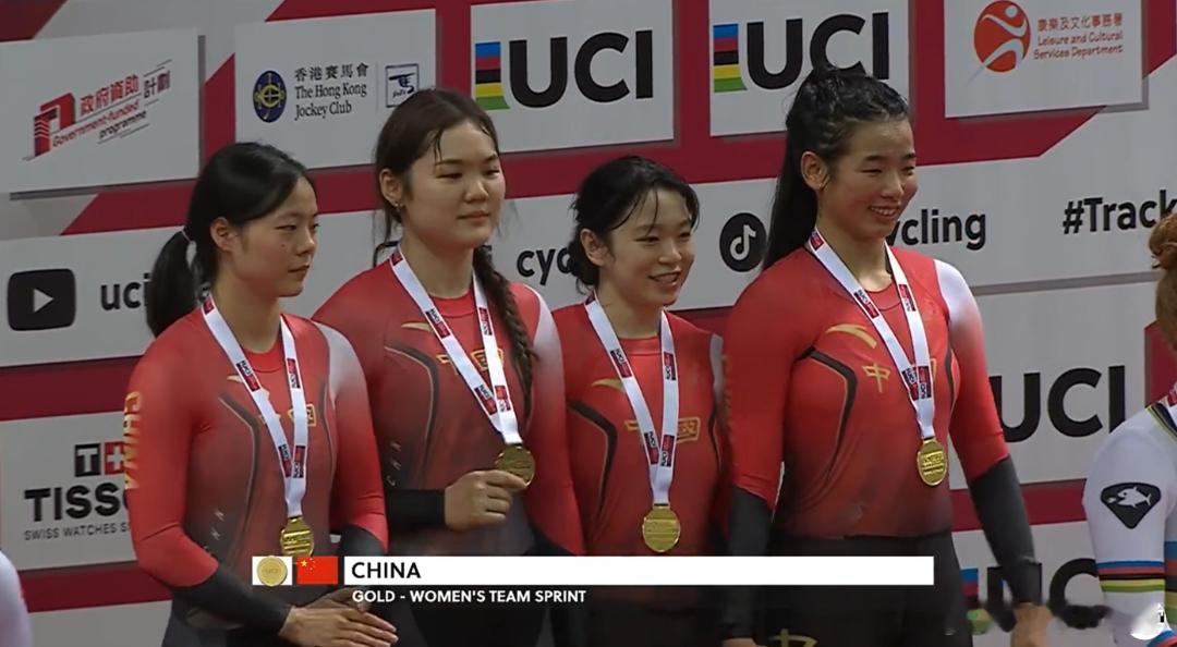 场地自行车世界杯中国香港站，在女子团体竞速赛中，由罗雪凰、苑丽颖、王丽娟、童梦琦