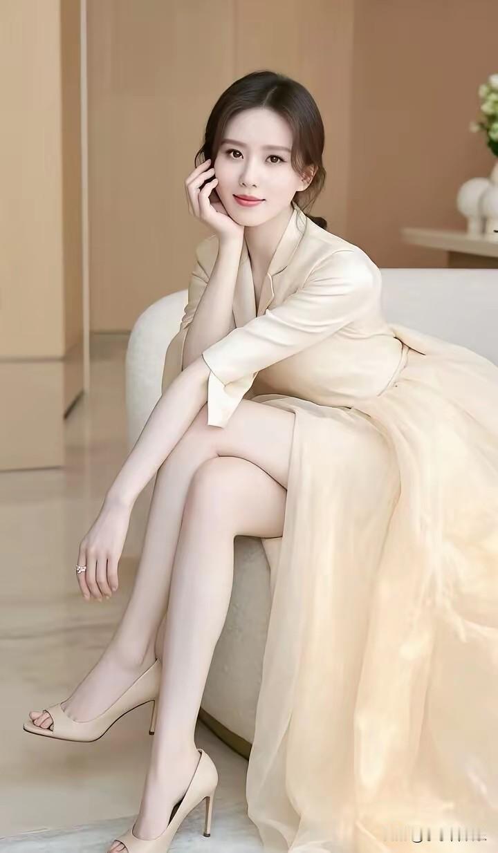 谁说演员不会跳舞？刘诗诗就是个例外！从小练芭蕾的她，一抬手一投足都带着优雅和力量