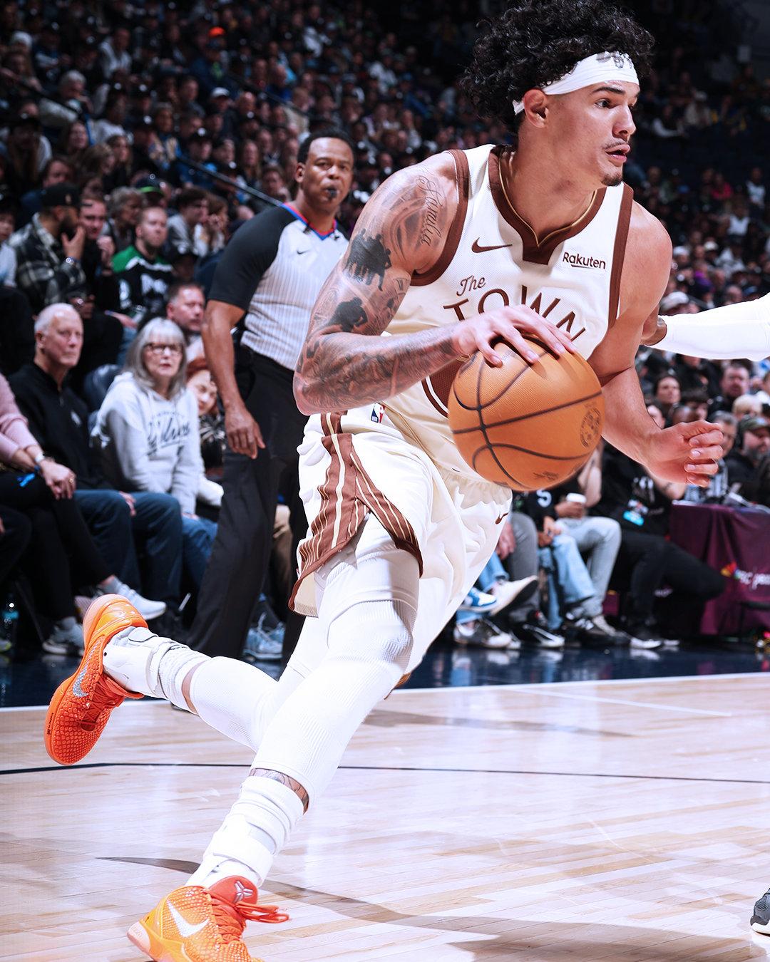 桑托斯11分，10篮板，2助攻，1抢断，1盖帽。勇士vs森林狼