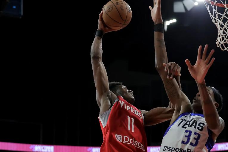 休斯顿火箭在NBA发展联盟的下属球队里奥格兰德峡谷毒蛇本赛季的先发中锋埃菲-阿博