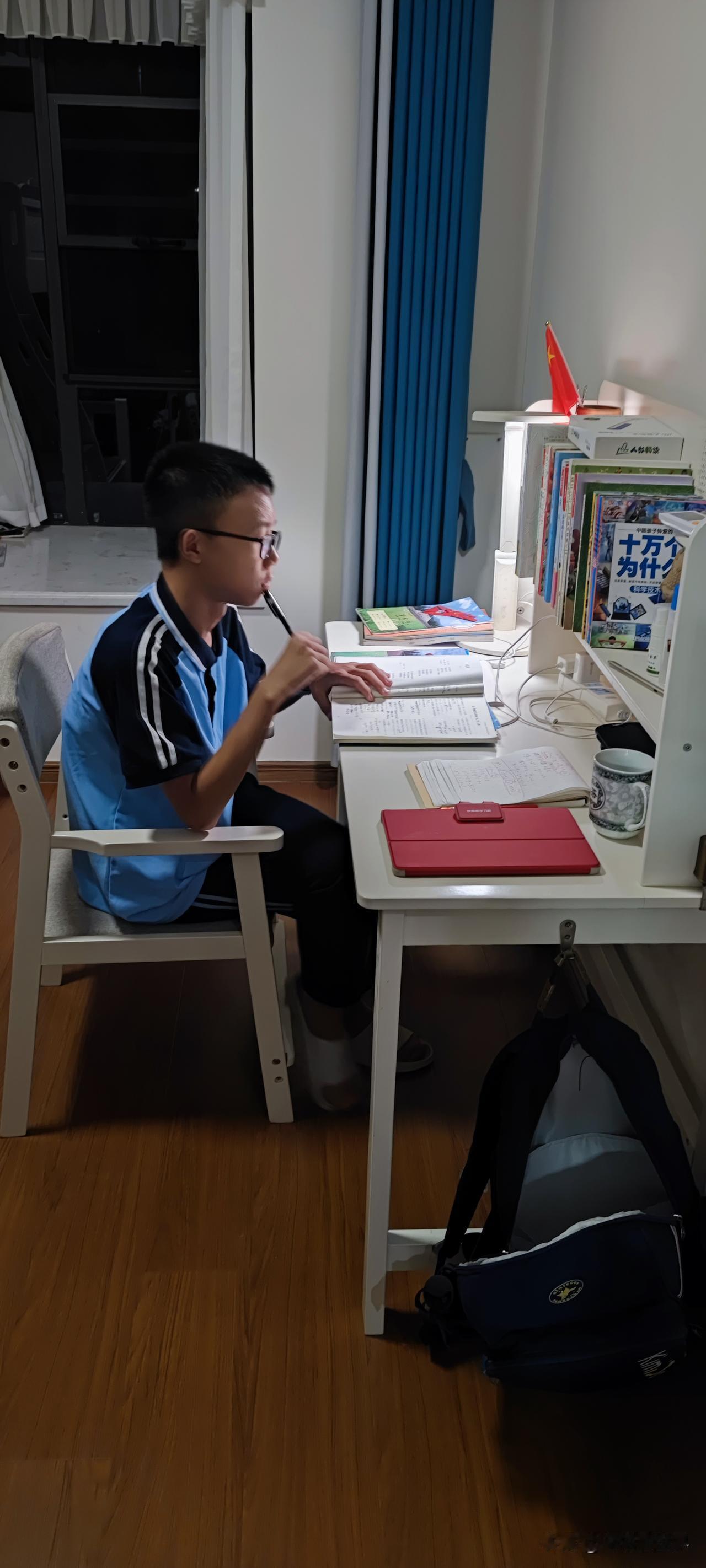 从“算数”到“思维”——函数，如何成为孩子理科世界的隐形基石

晚餐的灯光下，孩