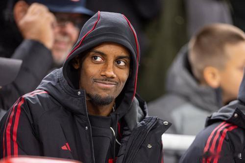 斯洛特：为恢复状态会让伊萨克多多出场，哪怕他表现不是最佳北京时间11月22日23