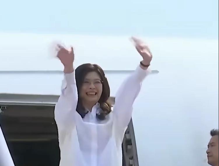 郑丽文明明没有实权，大陆为什么还要公布惠台政策？

大陆明明知道郑丽文没有实权，