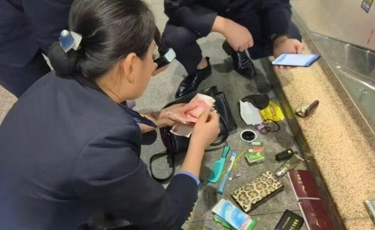 3月31日15时22分，由重庆西开往乌鲁木齐的T379次列车抵达乌鲁木齐站，乘务