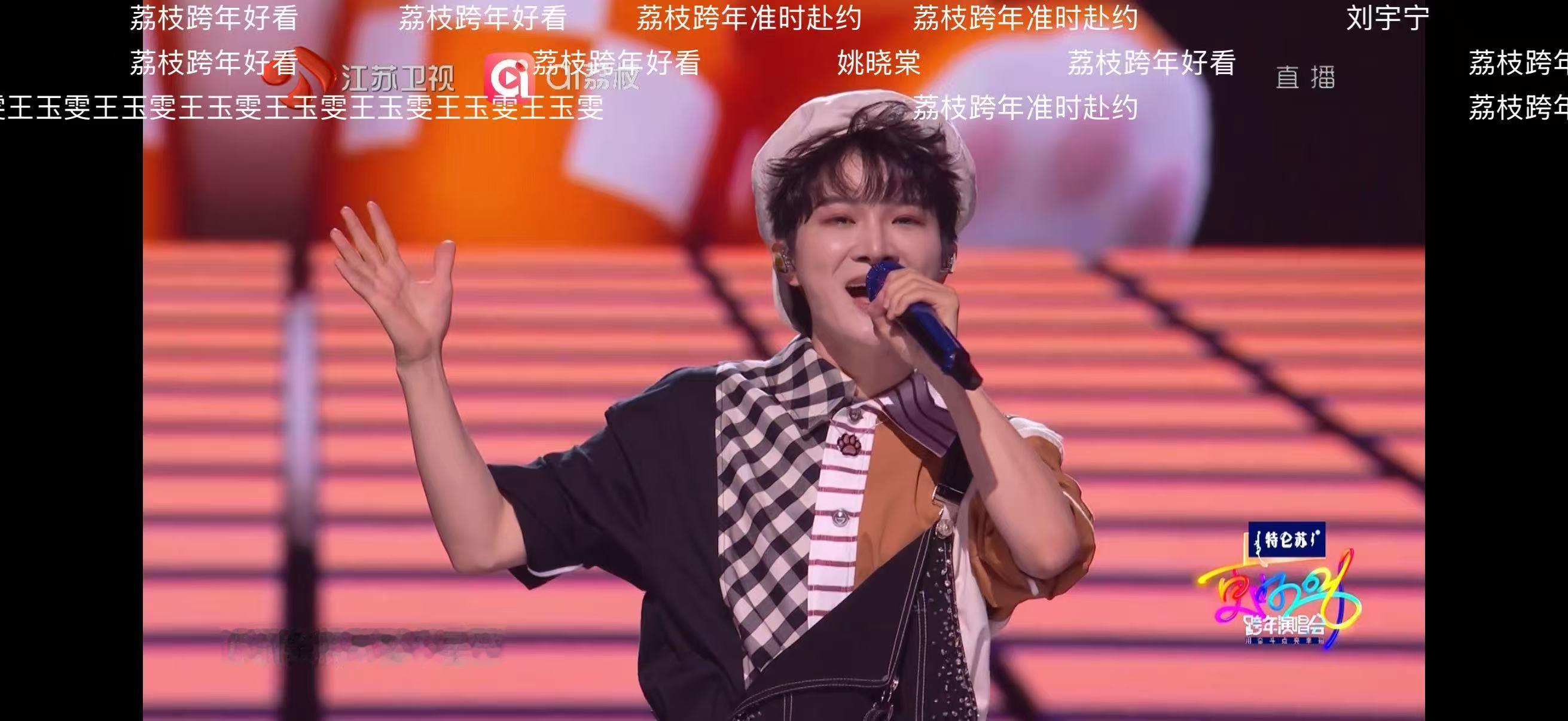 周深招财猫伴舞周深伴舞是四只猫周深伴舞是四只猫，太可爱了，行行行 