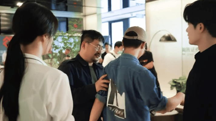 檀健次王楚然挡咖啡变双人舞檀健次王楚然大秀舞技 反复观看这段！檀健次王楚然的双人