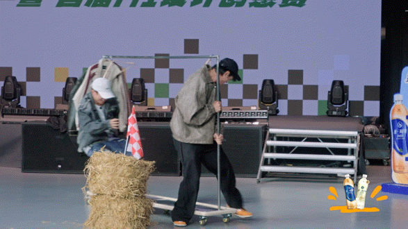 陈少熙狂飙衣架 早上边吃麦片边看重播，陈少熙作为第一棒毫不含糊，衣架车飙得飞起，