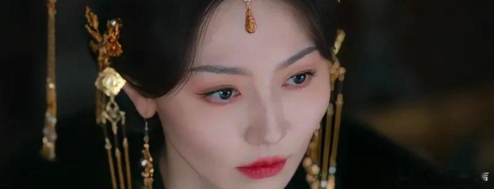 桃花映江山：姜长玦的命运好似被一双无情的大手肆意摆弄。他与姜桃花一母同胞，母妃失