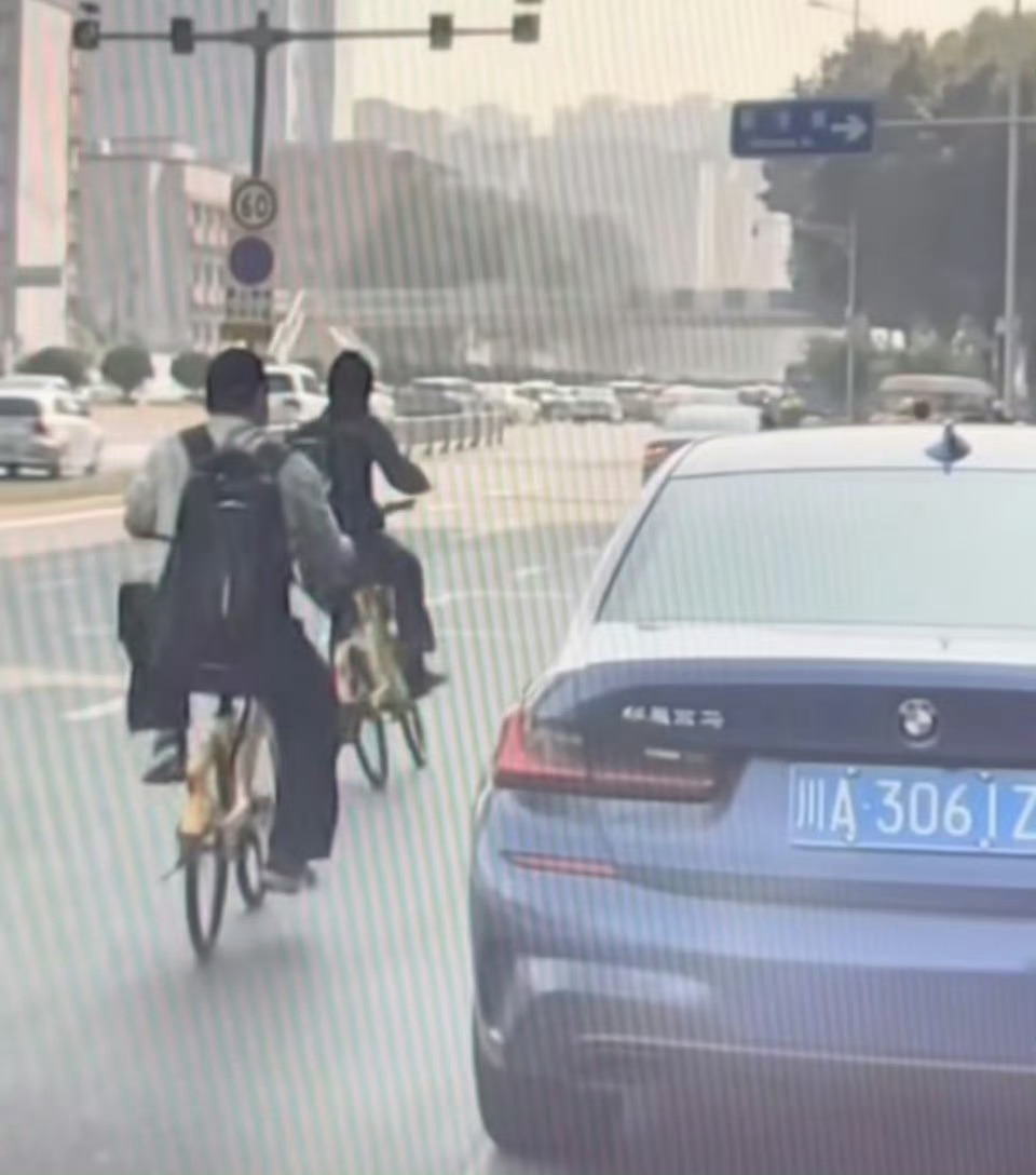 张峻豪私生连行车记录仪都不放过 私生不是粉！这些人真可恶啊！ 