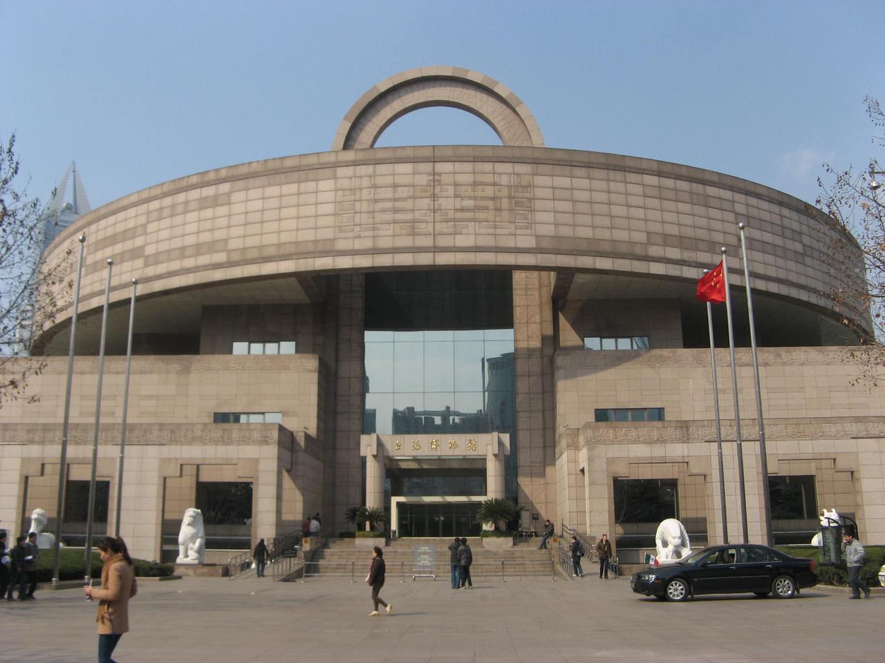 2012年拍摄的上海博物馆大门，不知现在变成啥样了