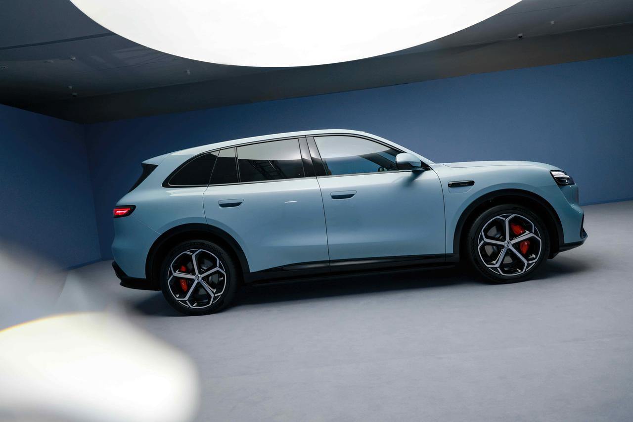 全家出游，安全与舒适是首要考量。问界M6将于3月23日开启小订，为家庭用户构筑超