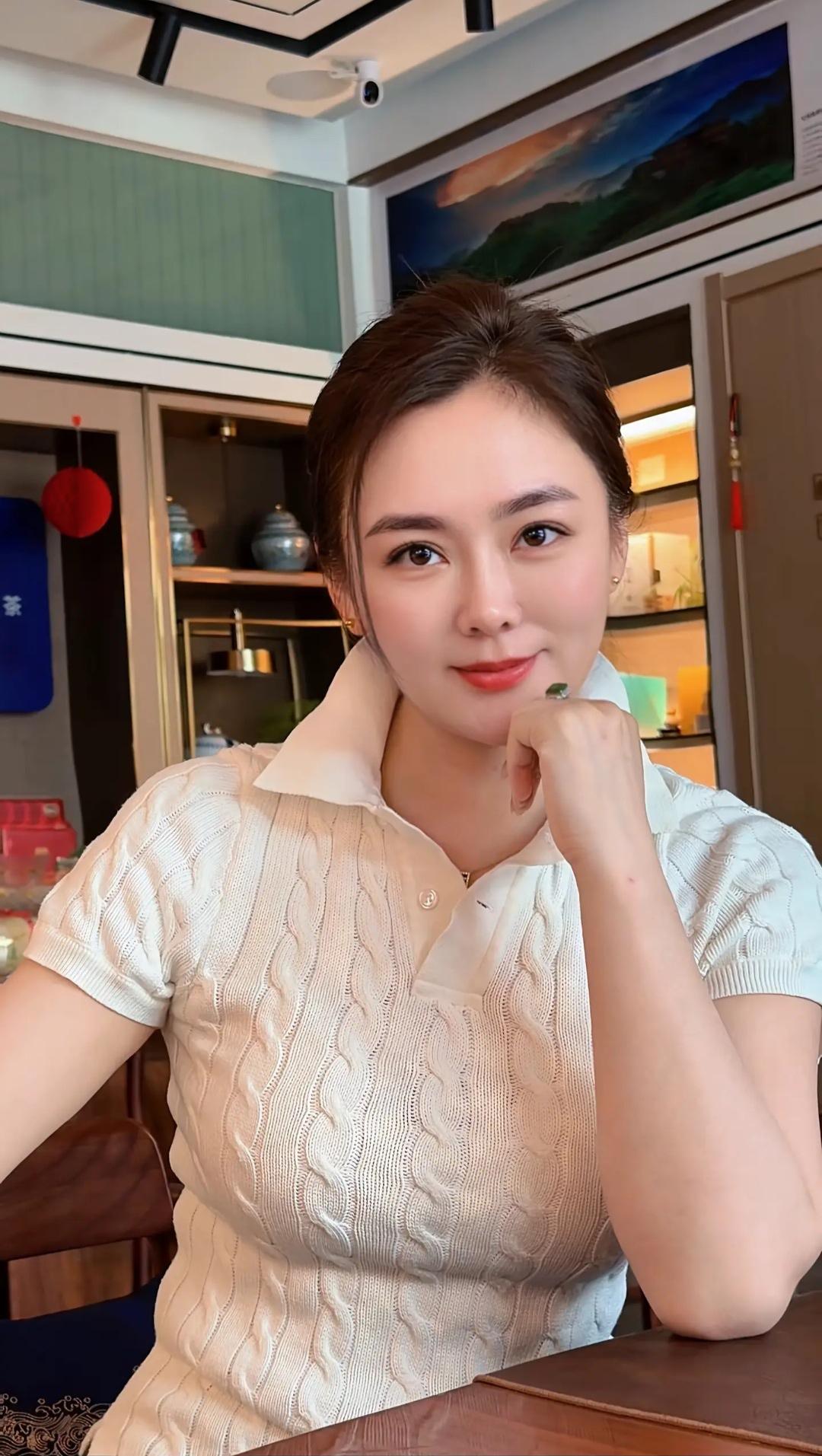 生活，就是忙里偷闲，欣赏人生风景。幸福，就是把平凡的日子过出诗意，把简单的生活过