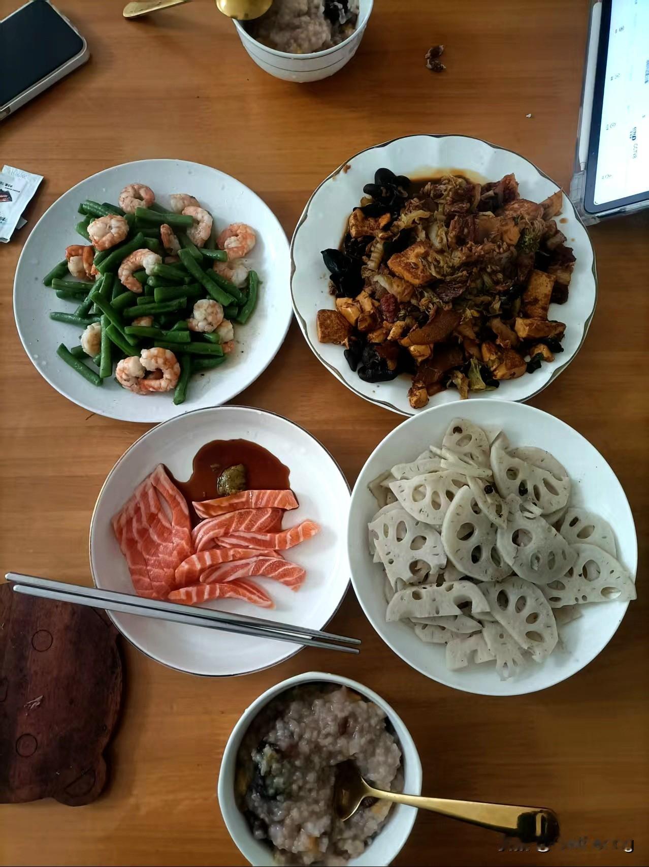 这个大年三十真的是太有意思了，广东这边也不会像大家想象的那样那么的冷静。其实早上