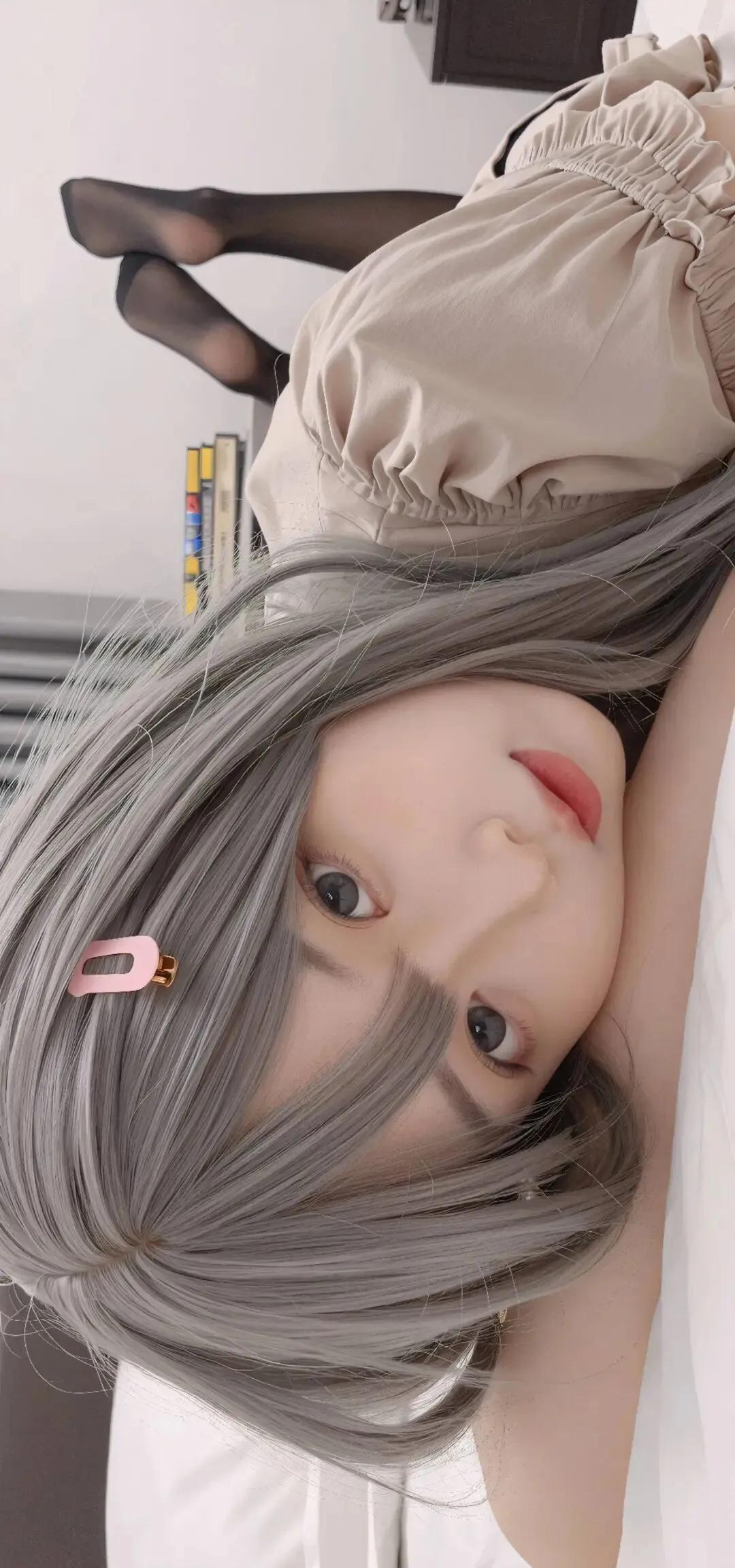 极品小妹妹！
看了半天才看出来这张照片的妙处[赞][赞][赞]