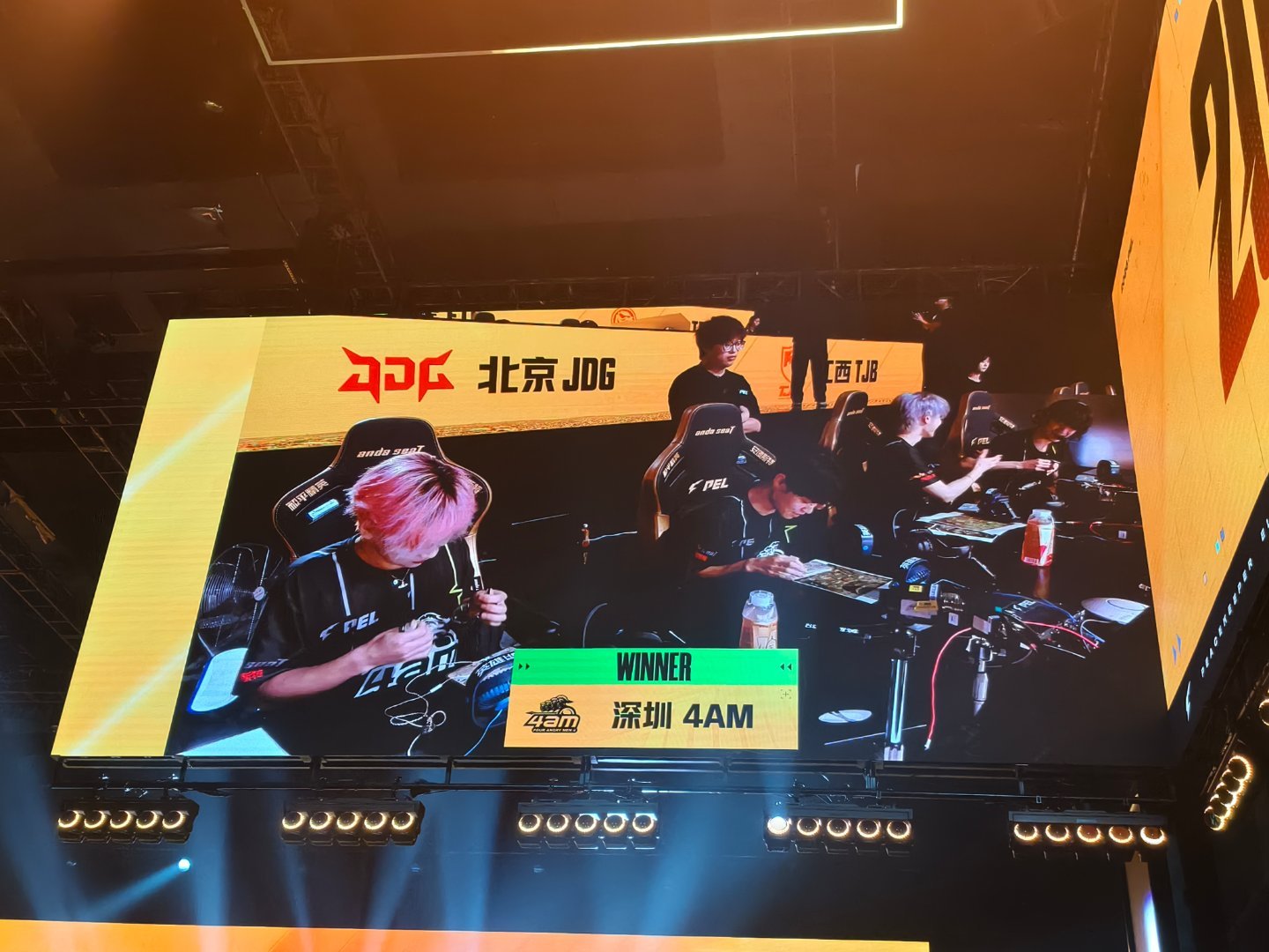 4AM和平精英分部再吃一鸡！pel第六周突围赛4AM突围赛再吃一鸡4AM接连解锁