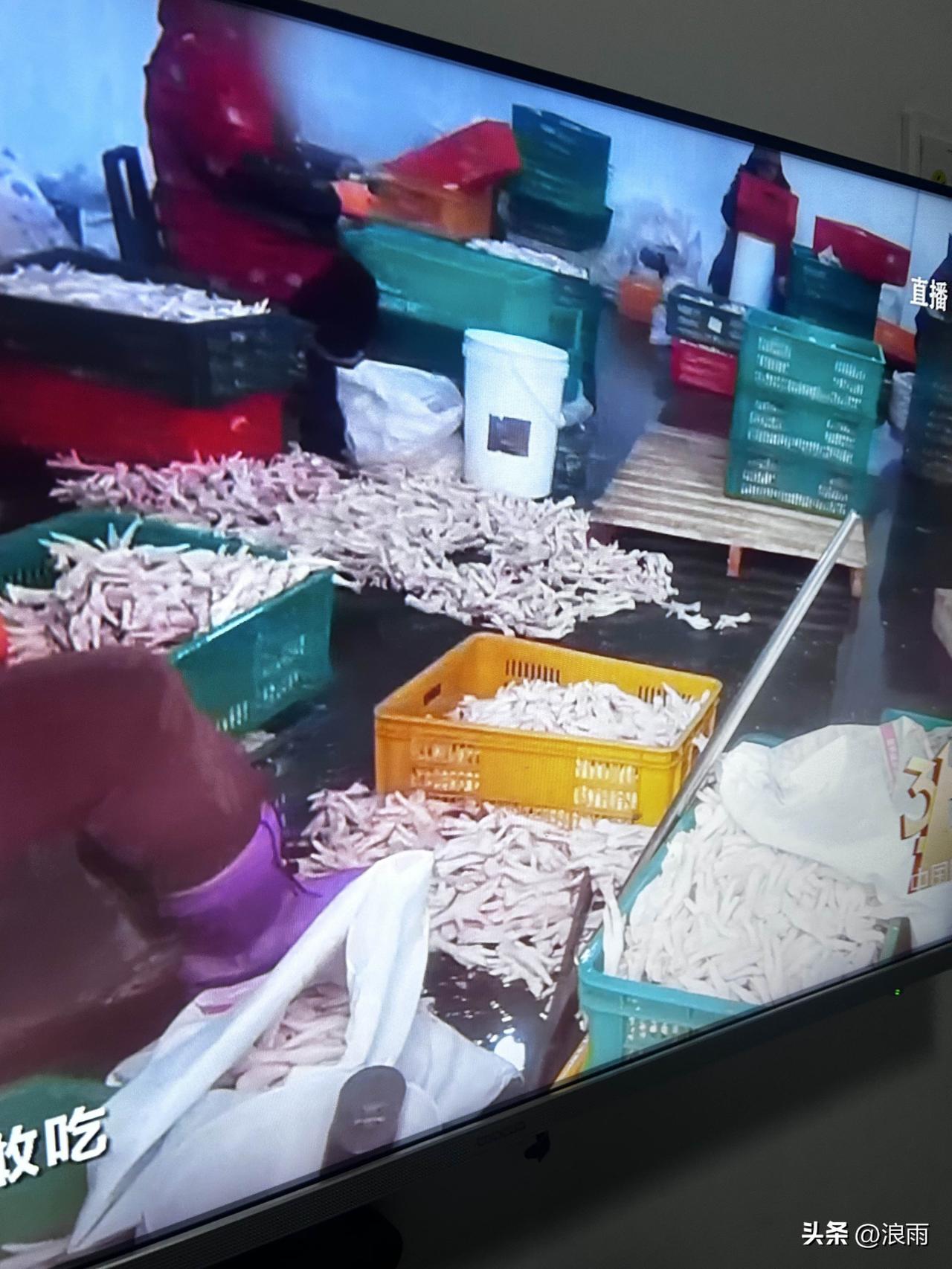 今年的315晚会跟之前最大的一个变化就是在记者暗访后，把发现的问题随即就交给了相