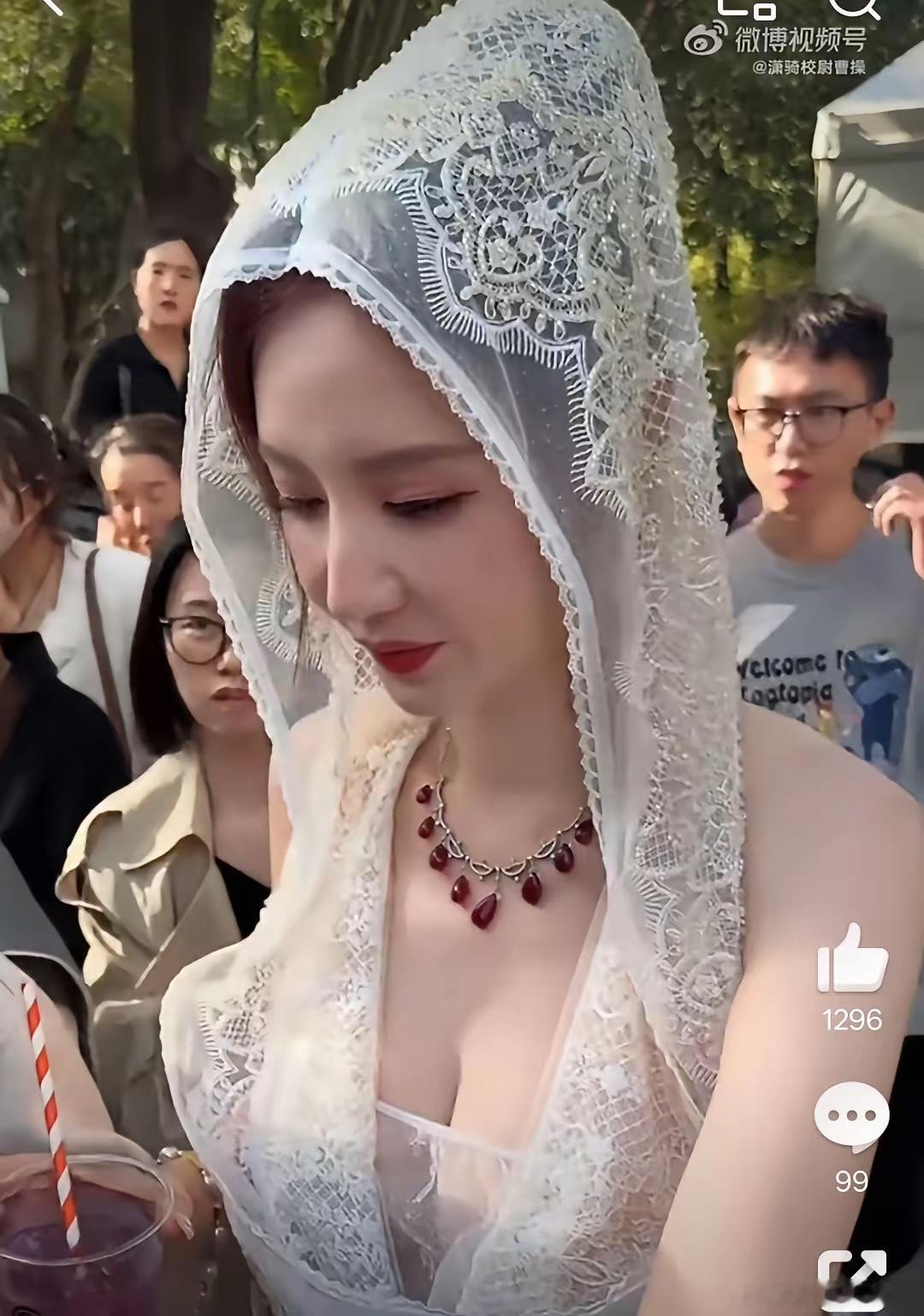 怪不得富豪老公这么宠她呢，确实漂亮！ 
