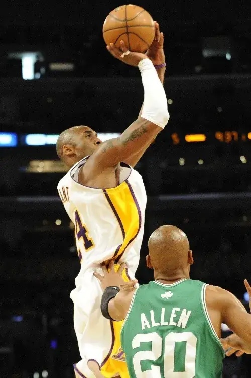 不论这个世界多么糟糕，你的世界一定要精彩；不论人心多么黑暗，你的内心一定要明亮。