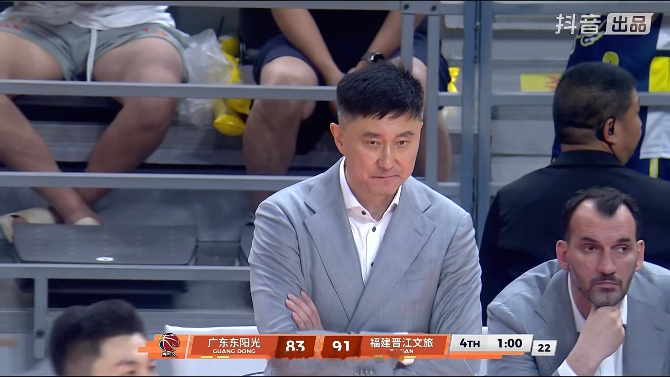 这个广东暂停回来，直接一个失误，咋回事？？？广东男篮vs福建男篮