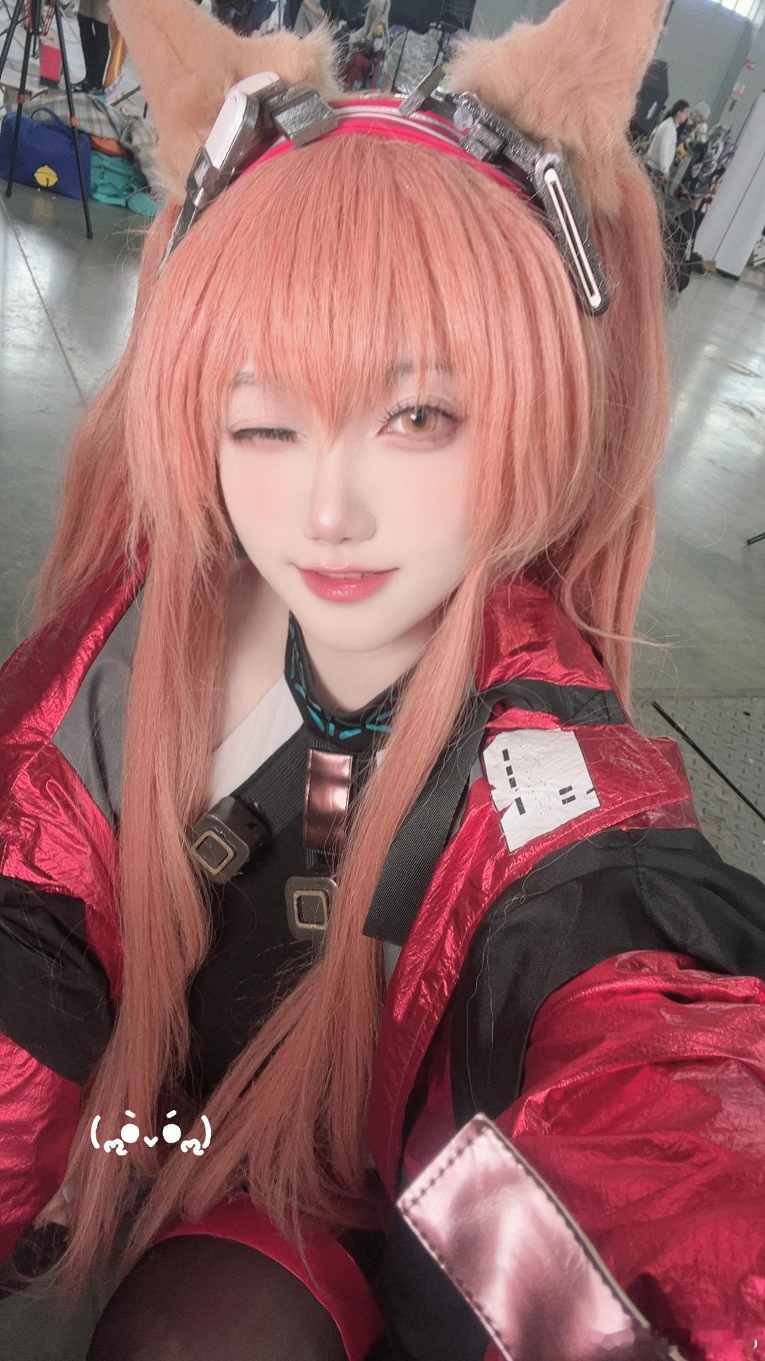 明日方舟[超话]明日方舟六周年明日方舟创作征集安洁莉娜 🈶抓到这只洁哥吗！新星