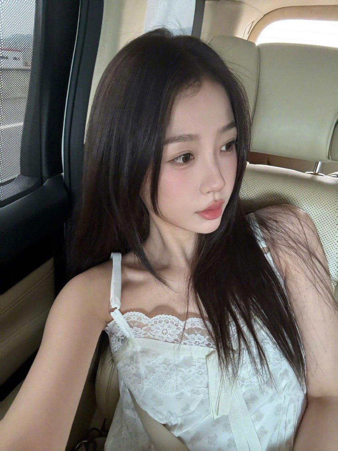 虞书欣近期小日常plog 欣欣宝宝的美图大放送！！好会穿🤤身材绝佳脸好美～每一
